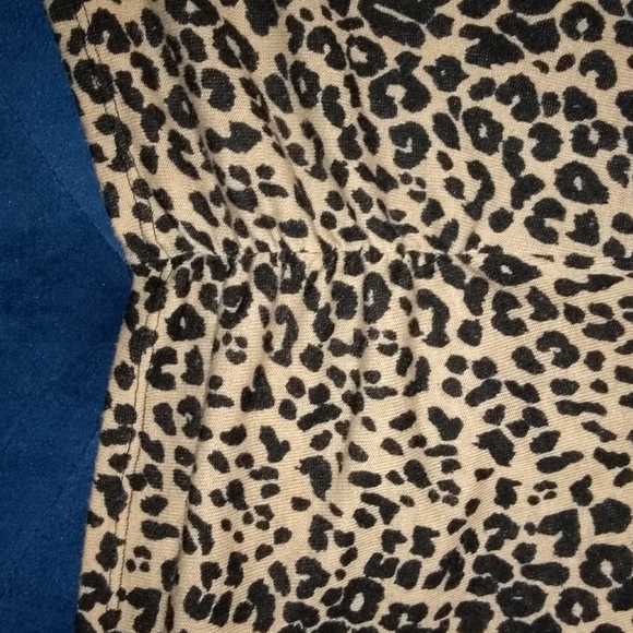 Shoulder Cut-Out Leopard Long Sleeve Shirt - Picture 4 of 6